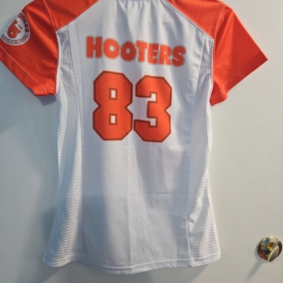 Hooters Small 35 Year Anniversary Jersey - Picture 10 of 11